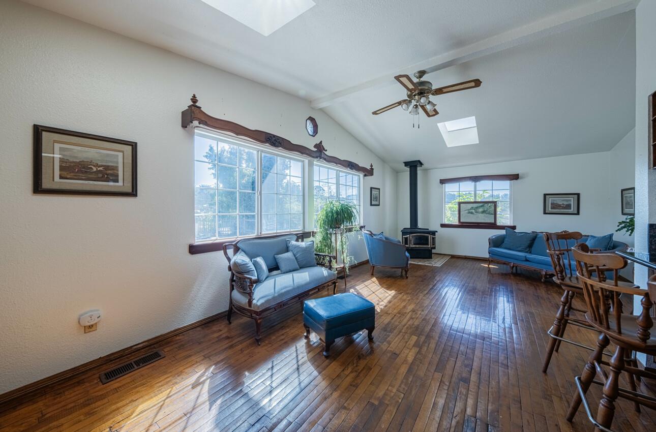 Detail Gallery Image 4 of 49 For 17945 Pesante Rd, Salinas,  CA 93907 - 4 Beds | 3 Baths