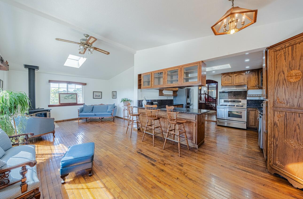 Detail Gallery Image 5 of 49 For 17945 Pesante Rd, Salinas,  CA 93907 - 4 Beds | 3 Baths