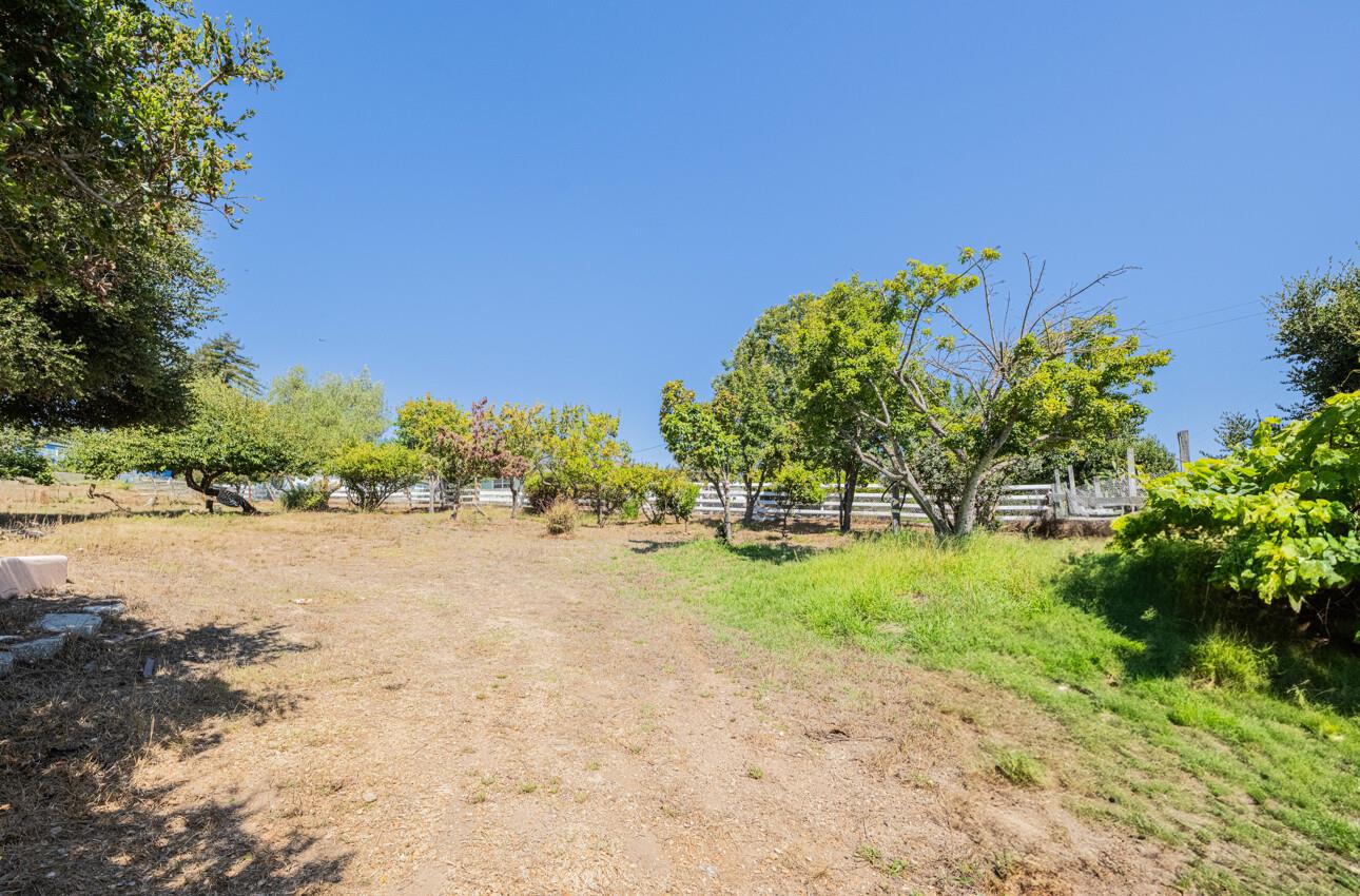 Detail Gallery Image 9 of 49 For 17945 Pesante Rd, Salinas,  CA 93907 - 4 Beds | 3 Baths