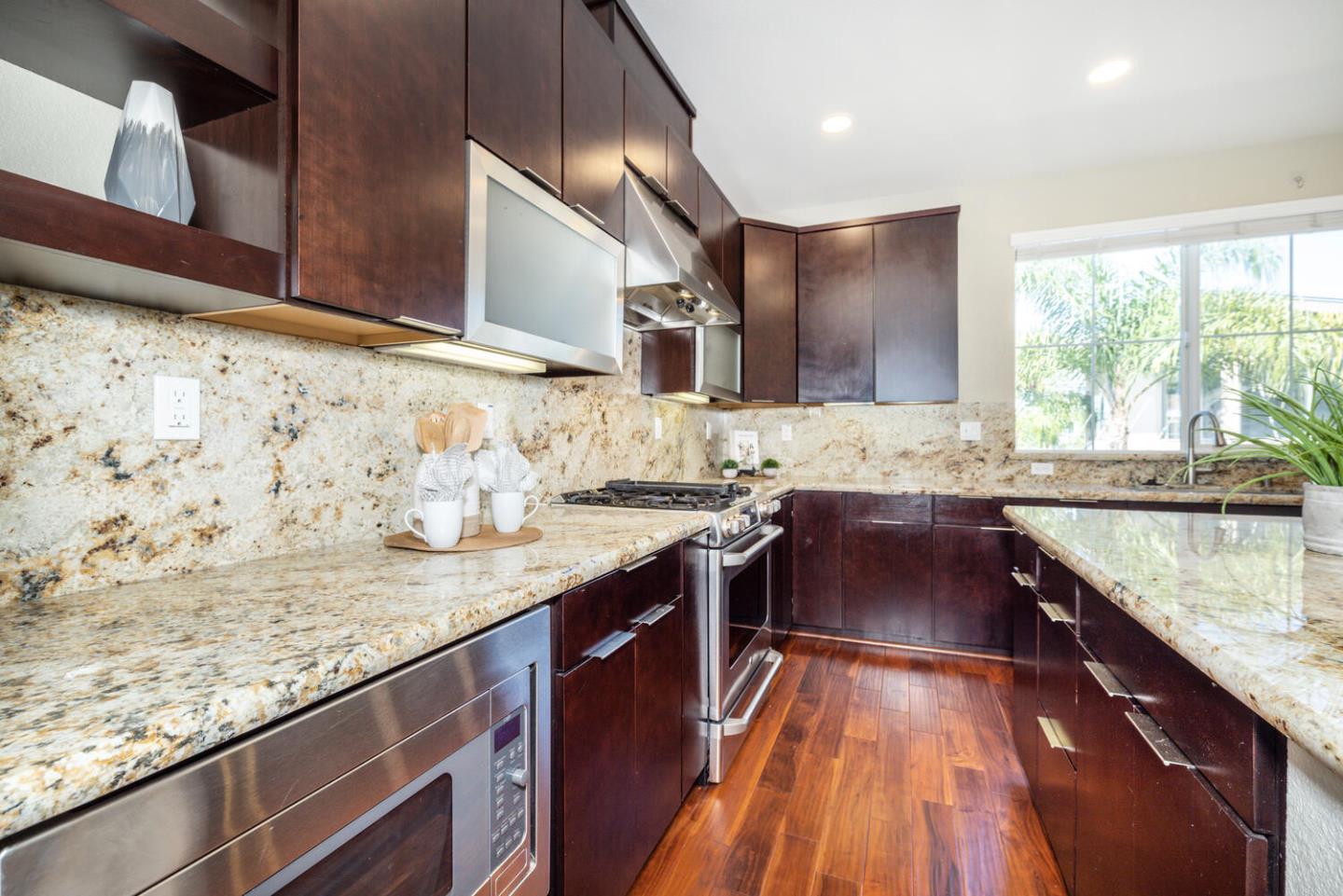 Detail Gallery Image 14 of 34 For 827 Lotus Flower Loop, San Jose,  CA 95123 - 3 Beds | 3/1 Baths