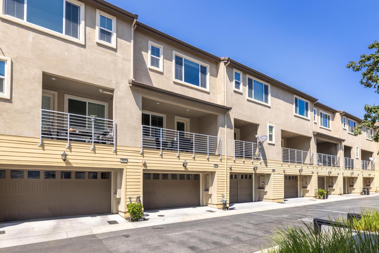 Detail Gallery Image 33 of 34 For 827 Lotus Flower Loop, San Jose,  CA 95123 - 3 Beds | 3/1 Baths