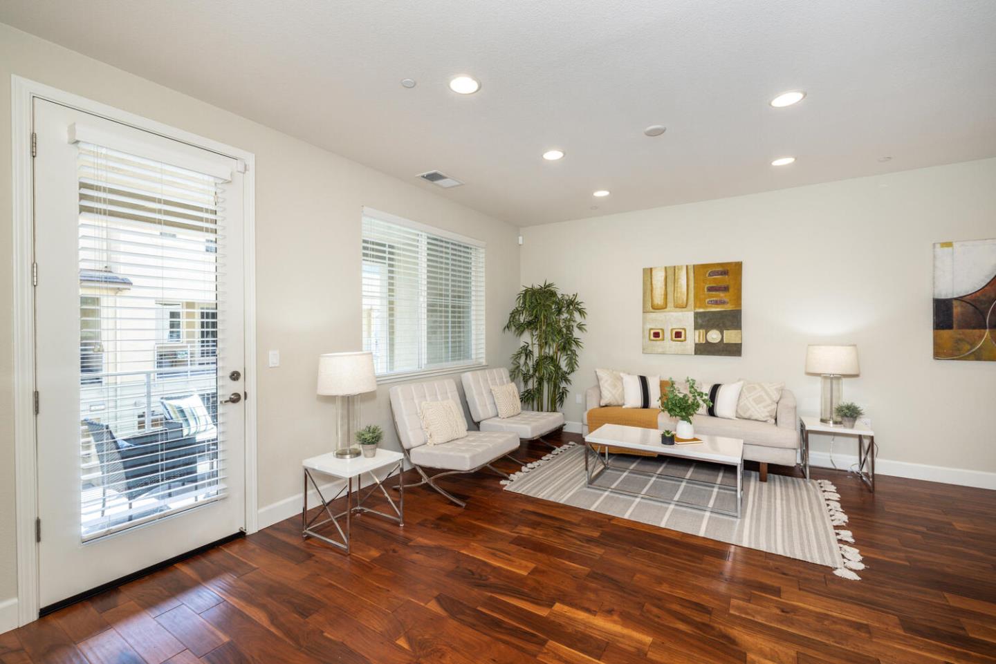 Detail Gallery Image 4 of 34 For 827 Lotus Flower Loop, San Jose,  CA 95123 - 3 Beds | 3/1 Baths