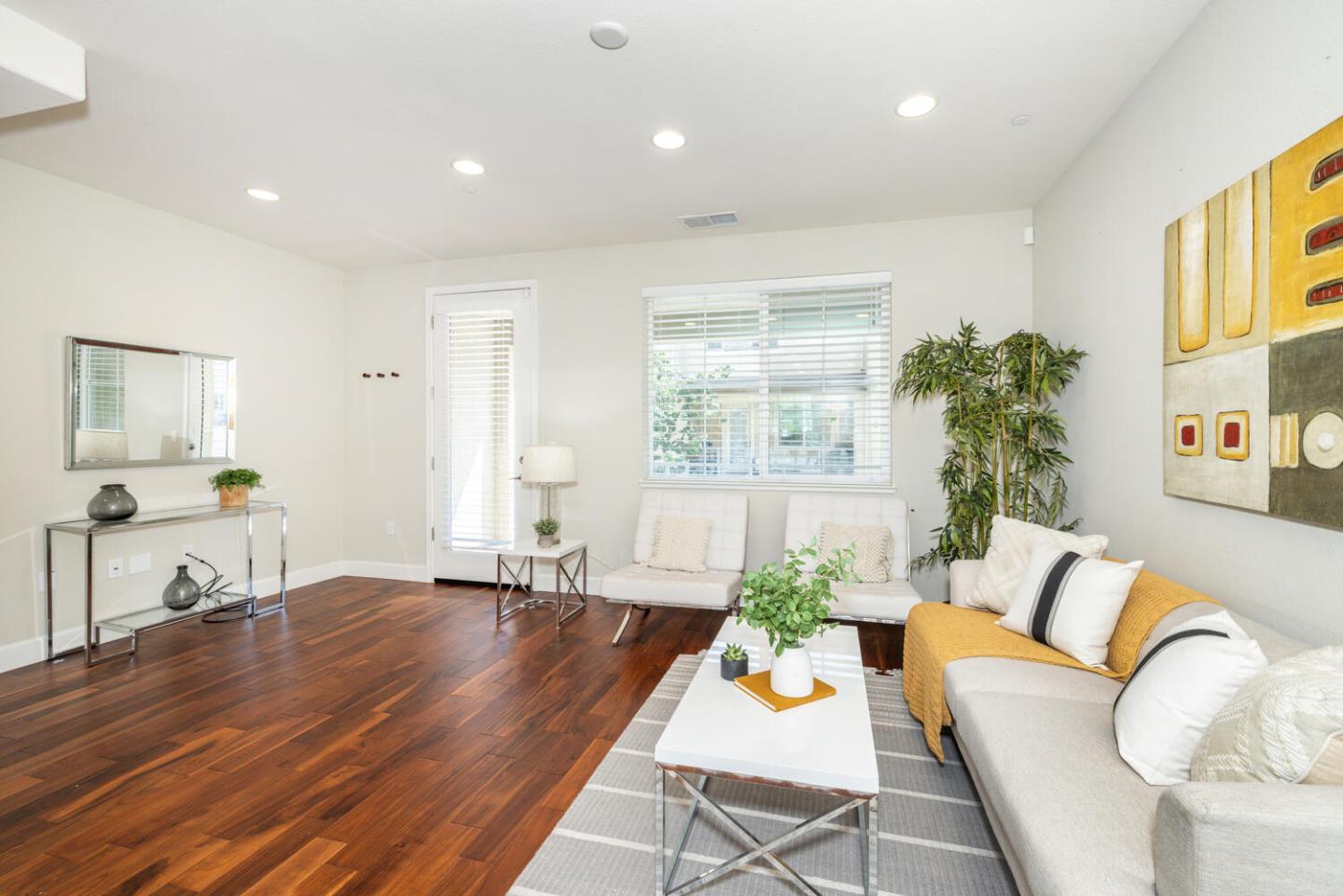 Detail Gallery Image 7 of 34 For 827 Lotus Flower Loop, San Jose,  CA 95123 - 3 Beds | 3/1 Baths