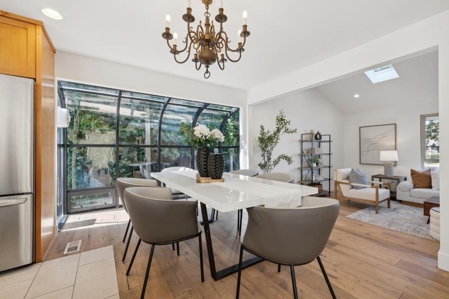 Detail Gallery Image 10 of 57 For 370 Bramble Ct, Foster City,  CA 94404 - 5 Beds | 3 Baths