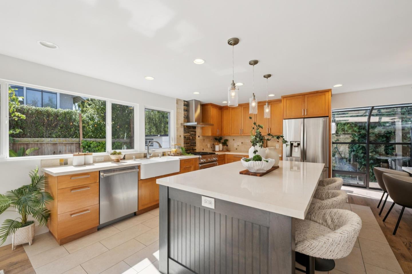 Detail Gallery Image 14 of 57 For 370 Bramble Ct, Foster City,  CA 94404 - 5 Beds | 3 Baths