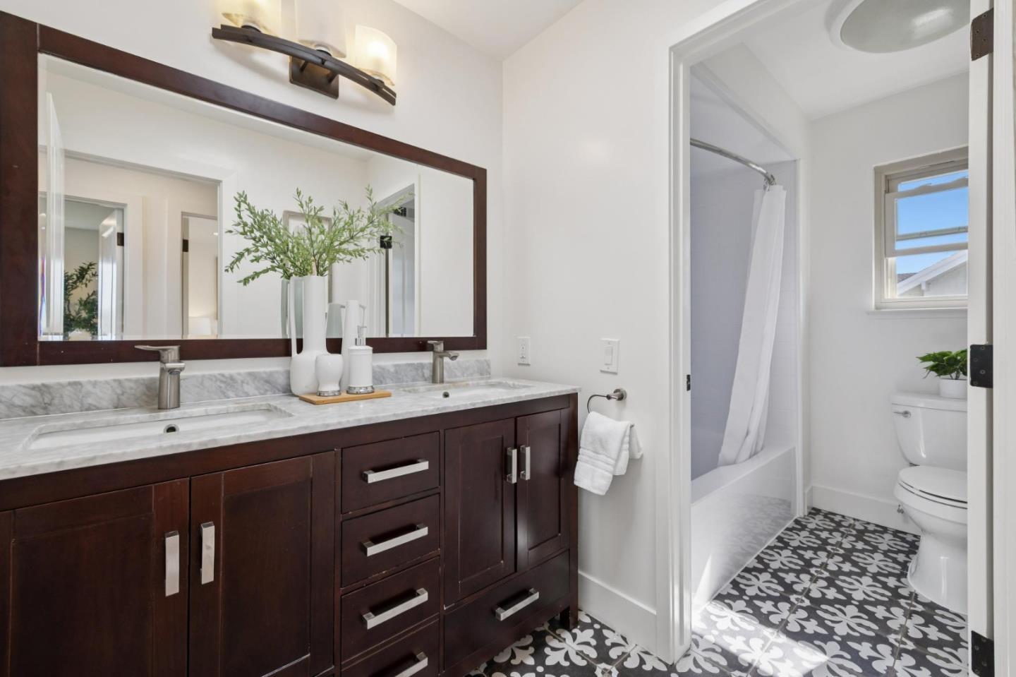 Detail Gallery Image 28 of 57 For 370 Bramble Ct, Foster City,  CA 94404 - 5 Beds | 3 Baths