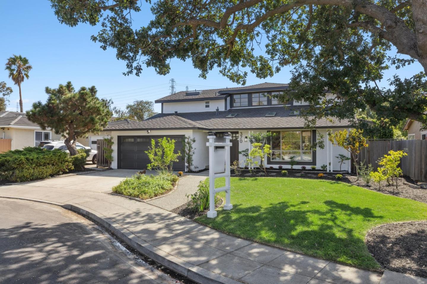 Detail Gallery Image 4 of 57 For 370 Bramble Ct, Foster City,  CA 94404 - 5 Beds | 3 Baths