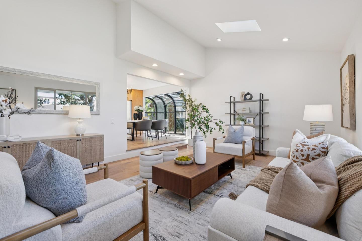 Detail Gallery Image 7 of 57 For 370 Bramble Ct, Foster City,  CA 94404 - 5 Beds | 3 Baths