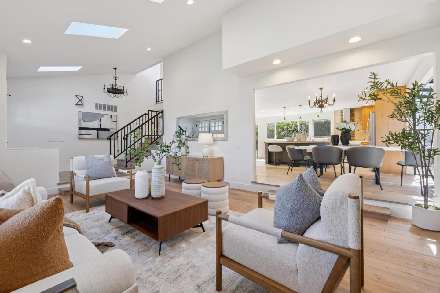 Detail Gallery Image 8 of 57 For 370 Bramble Ct, Foster City,  CA 94404 - 5 Beds | 3 Baths