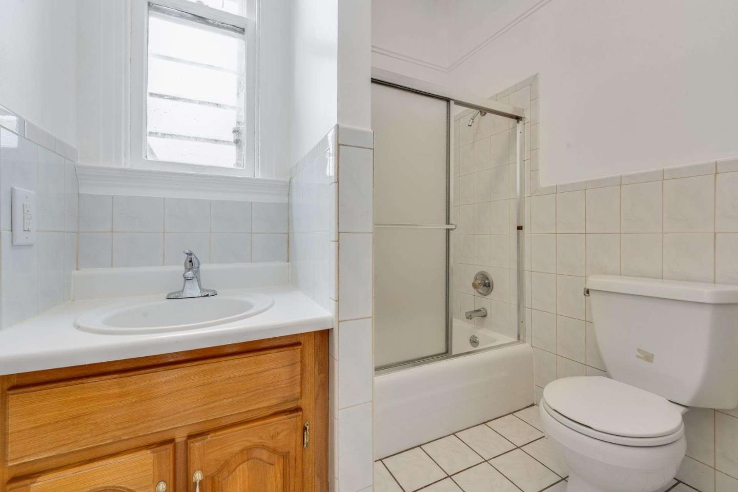 Detail Gallery Image 10 of 30 For 343 Raymond Ave, San Francisco,  CA 94134 - 4 Beds | 1 Baths