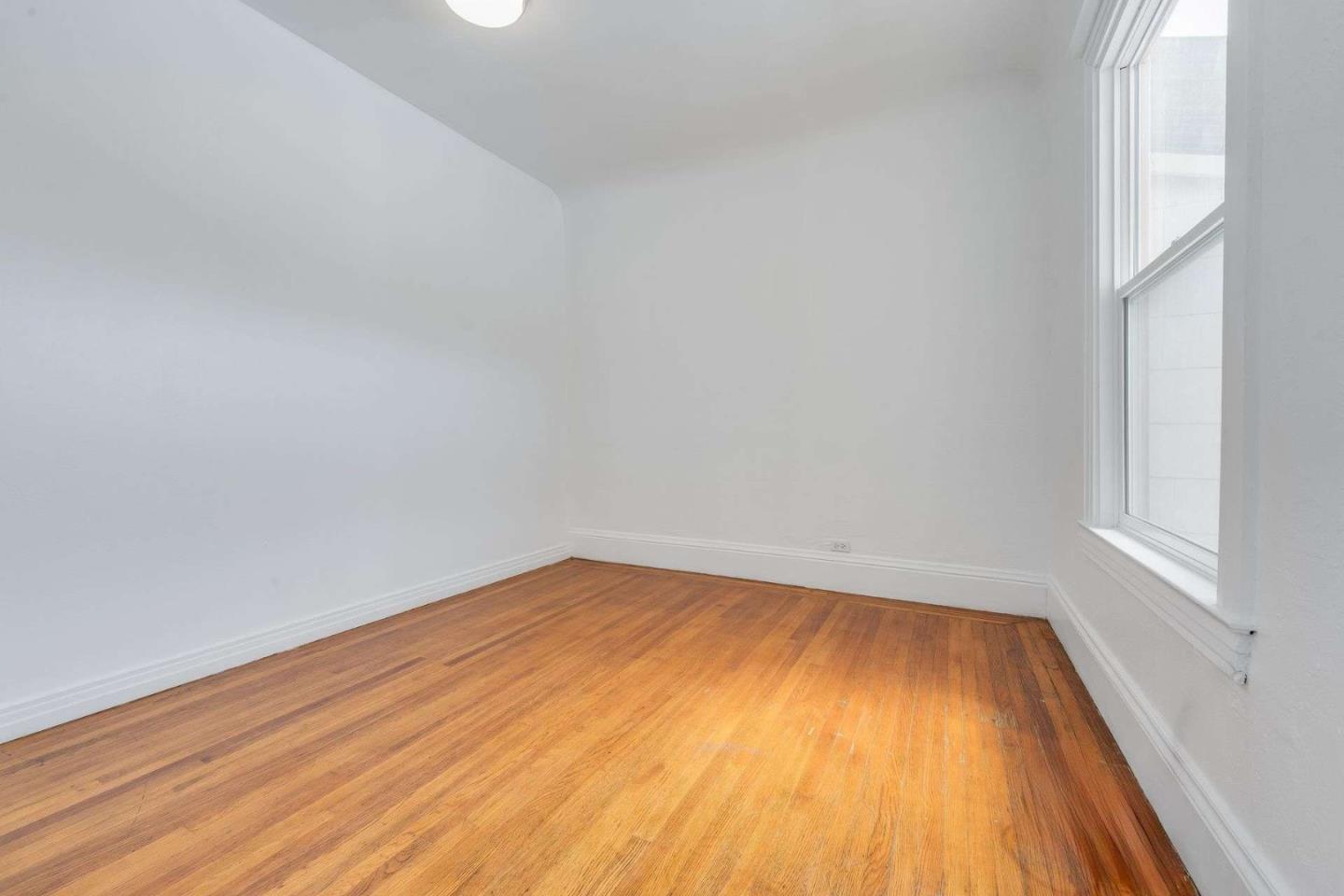 Detail Gallery Image 11 of 30 For 343 Raymond Ave, San Francisco,  CA 94134 - 4 Beds | 1 Baths