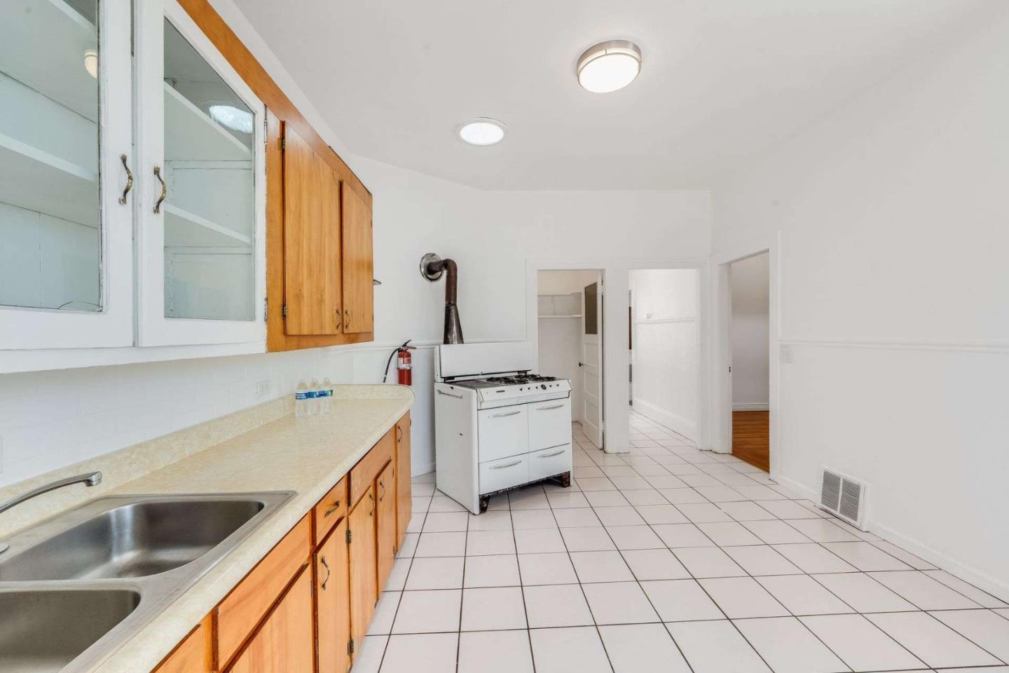 Detail Gallery Image 16 of 30 For 343 Raymond Ave, San Francisco,  CA 94134 - 4 Beds | 1 Baths