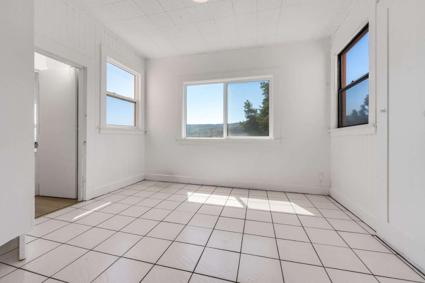 Detail Gallery Image 17 of 30 For 343 Raymond Ave, San Francisco,  CA 94134 - 4 Beds | 1 Baths