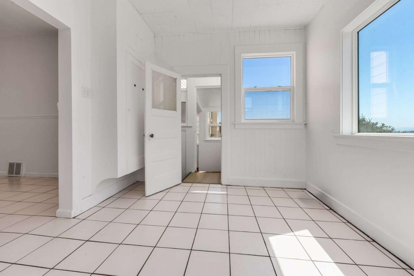 Detail Gallery Image 18 of 30 For 343 Raymond Ave, San Francisco,  CA 94134 - 4 Beds | 1 Baths