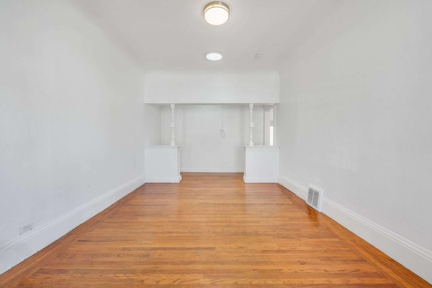 Detail Gallery Image 4 of 30 For 343 Raymond Ave, San Francisco,  CA 94134 - 4 Beds | 1 Baths