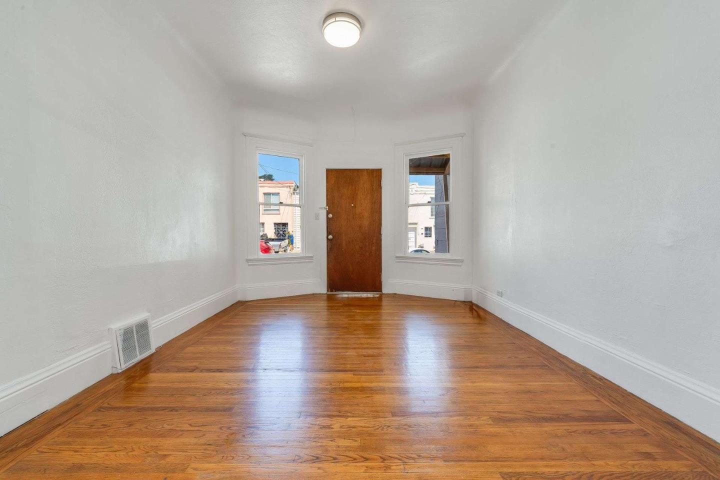 Detail Gallery Image 5 of 30 For 343 Raymond Ave, San Francisco,  CA 94134 - 4 Beds | 1 Baths