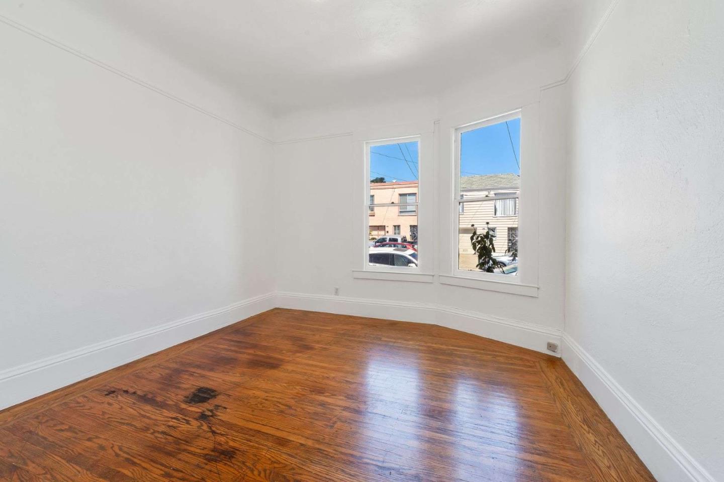 Detail Gallery Image 7 of 30 For 343 Raymond Ave, San Francisco,  CA 94134 - 4 Beds | 1 Baths