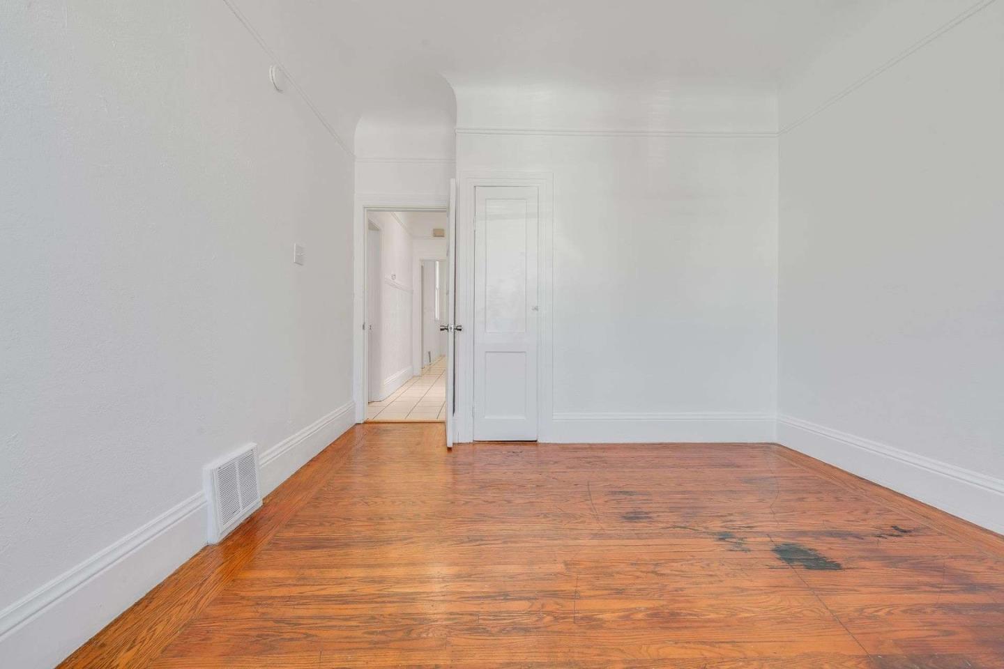 Detail Gallery Image 8 of 30 For 343 Raymond Ave, San Francisco,  CA 94134 - 4 Beds | 1 Baths