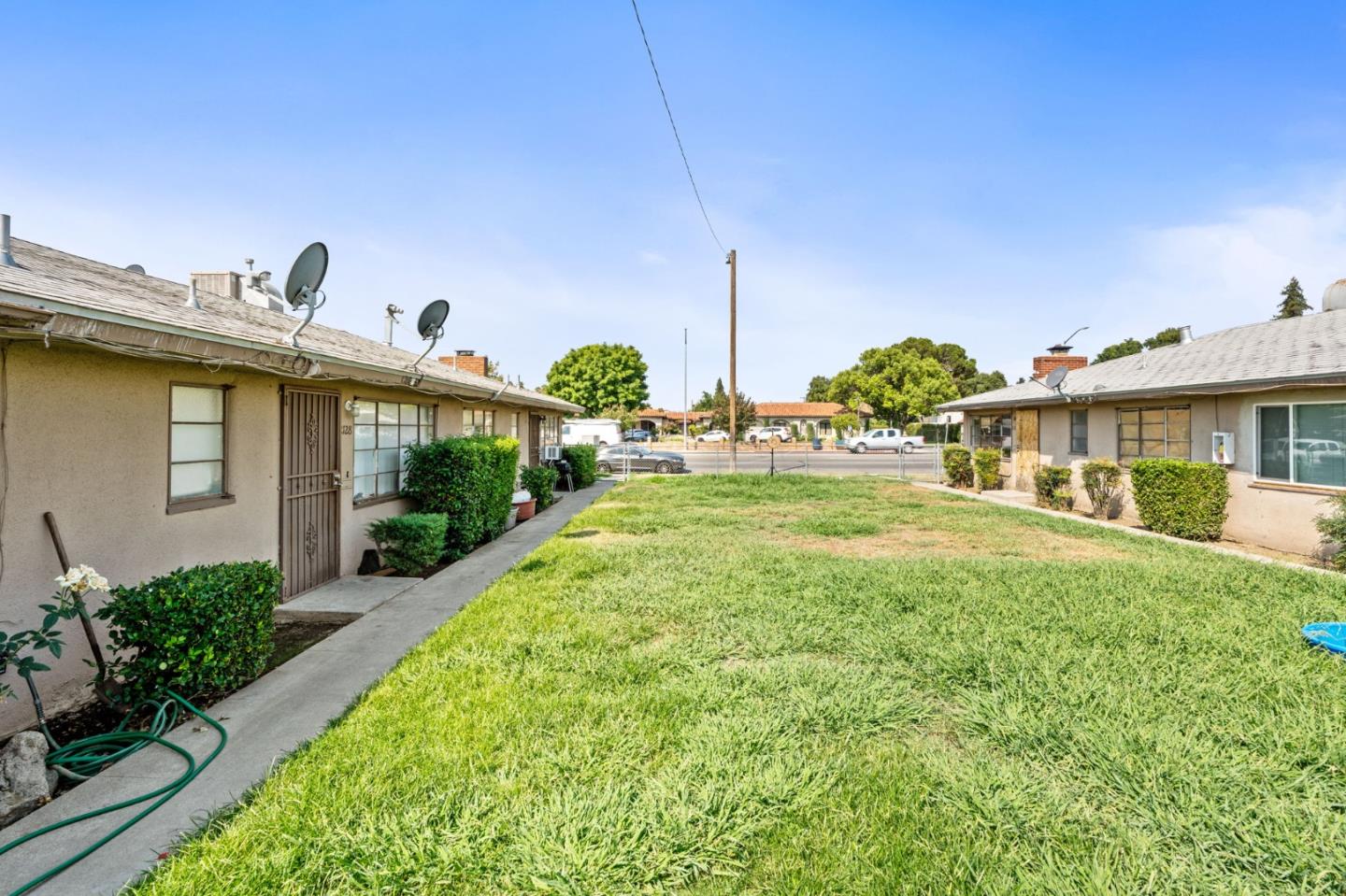 Detail Gallery Image 3 of 11 For 2128 N First St, Fresno,  CA 93703 - – Beds | – Baths