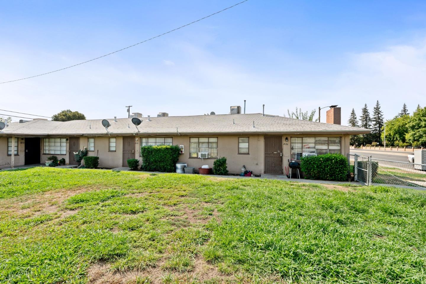 Detail Gallery Image 5 of 11 For 2128 N First St, Fresno,  CA 93703 - – Beds | – Baths