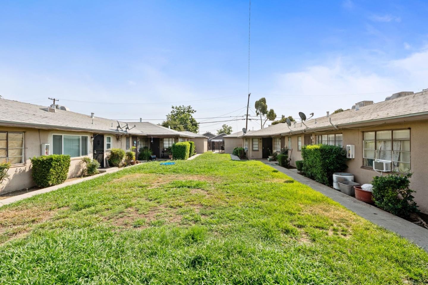 Detail Gallery Image 6 of 11 For 2128 N First St, Fresno,  CA 93703 - – Beds | – Baths