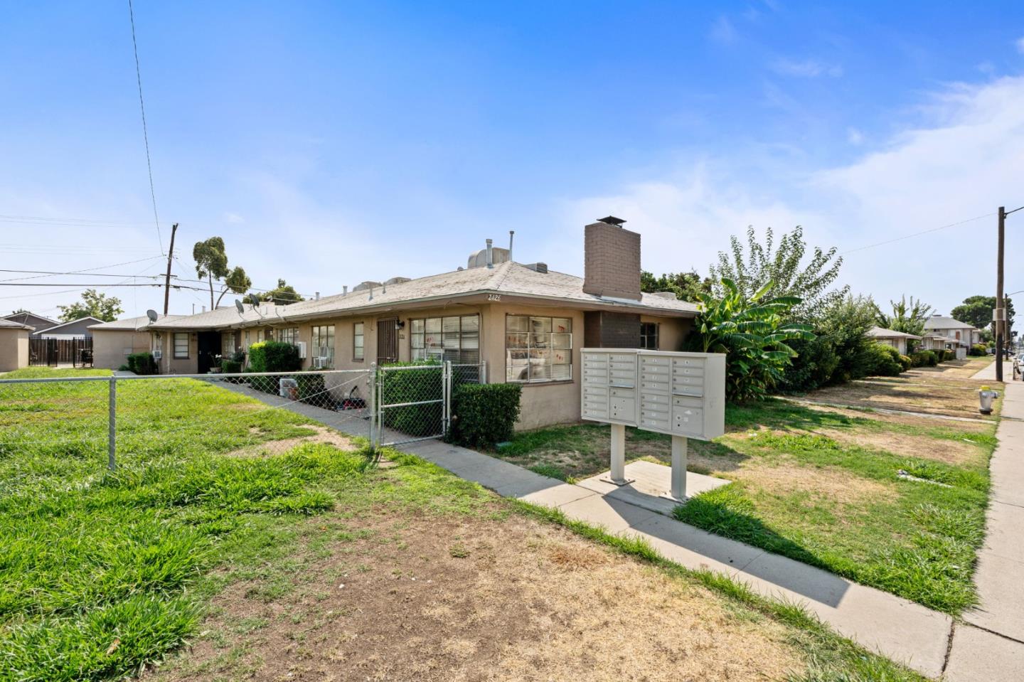 Detail Gallery Image 7 of 11 For 2128 N First St, Fresno,  CA 93703 - – Beds | – Baths
