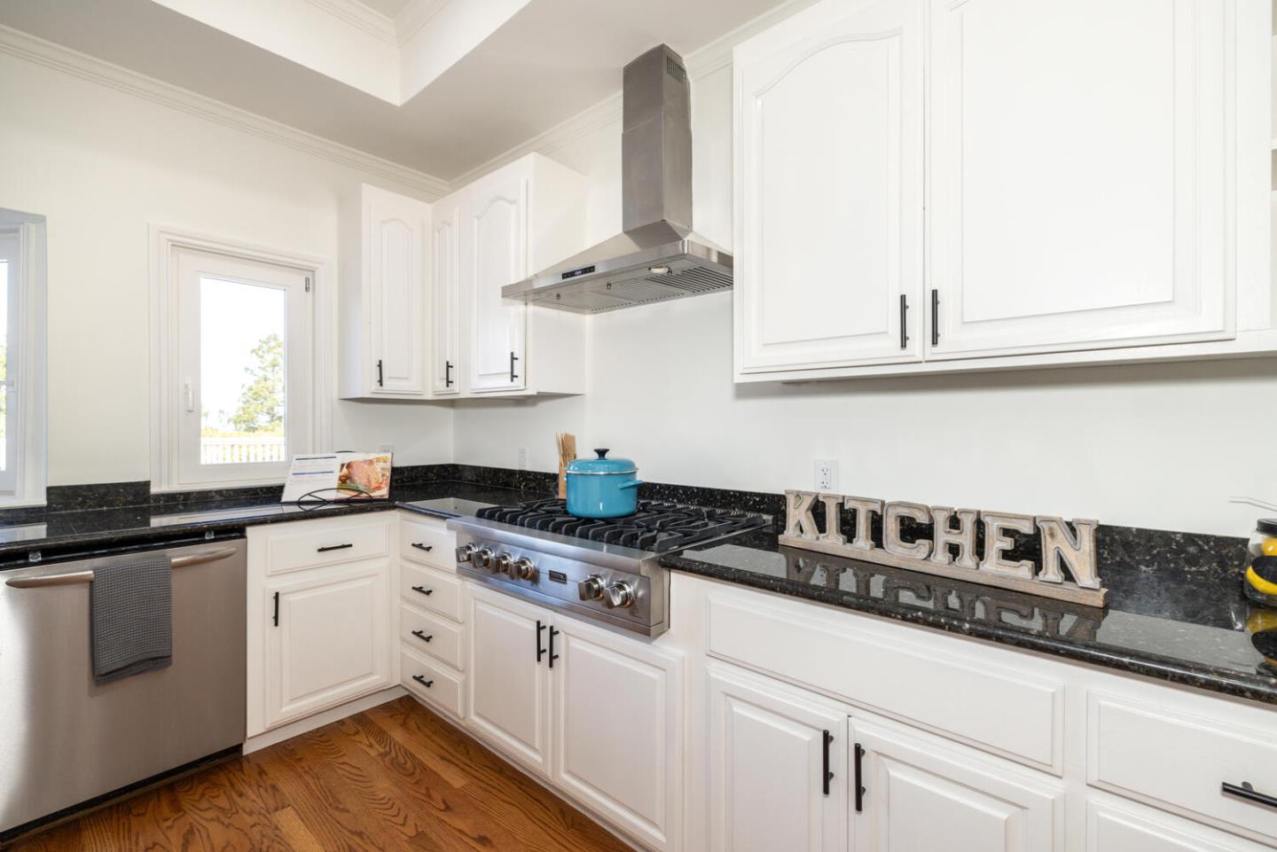 Detail Gallery Image 20 of 81 For 75 Eugenia Way, Hillsborough,  CA 94010 - 5 Beds | 4/1 Baths