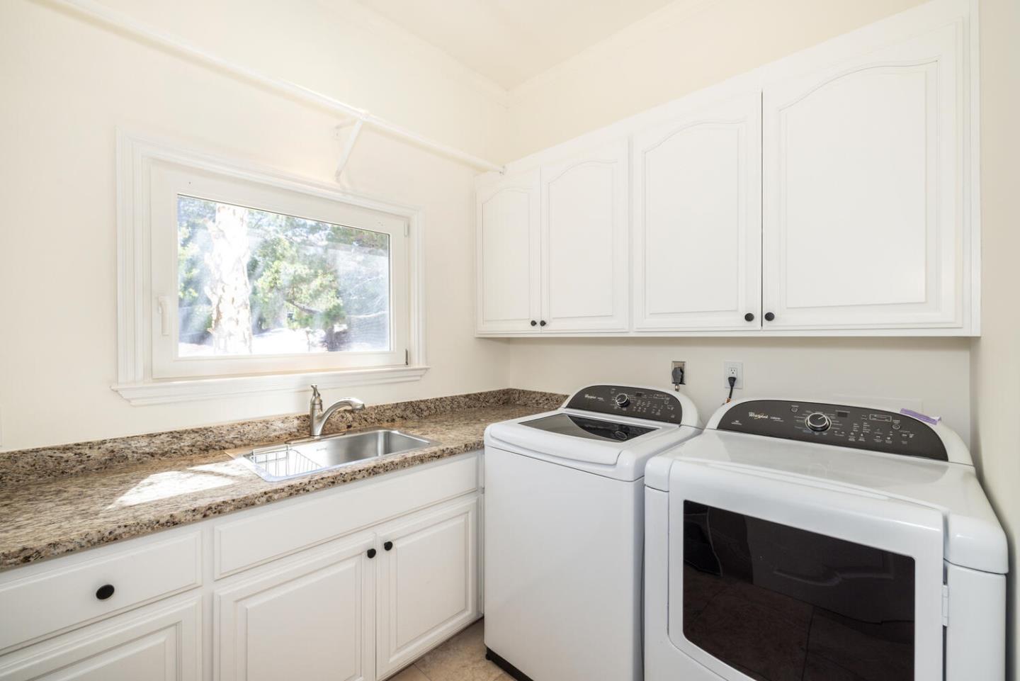 Detail Gallery Image 28 of 81 For 75 Eugenia Way, Hillsborough,  CA 94010 - 5 Beds | 4/1 Baths