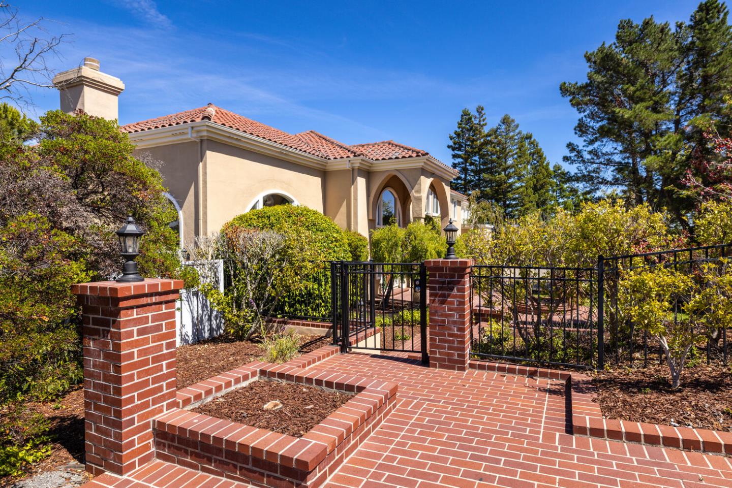 Detail Gallery Image 3 of 81 For 75 Eugenia Way, Hillsborough,  CA 94010 - 5 Beds | 4/1 Baths