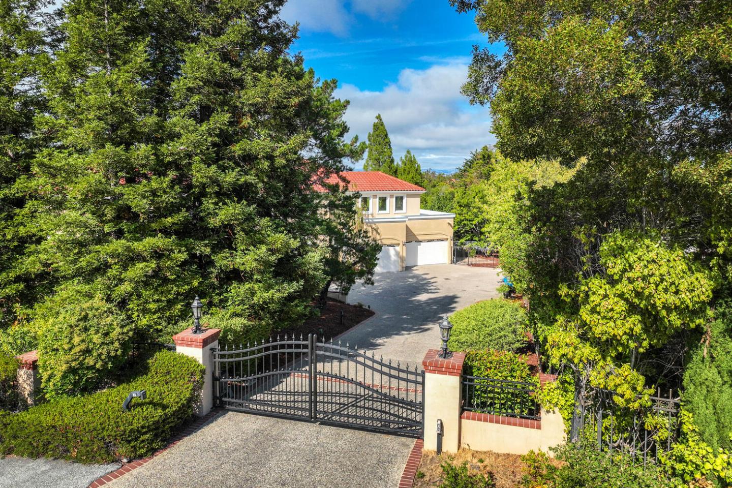 Detail Gallery Image 5 of 81 For 75 Eugenia Way, Hillsborough,  CA 94010 - 5 Beds | 4/1 Baths