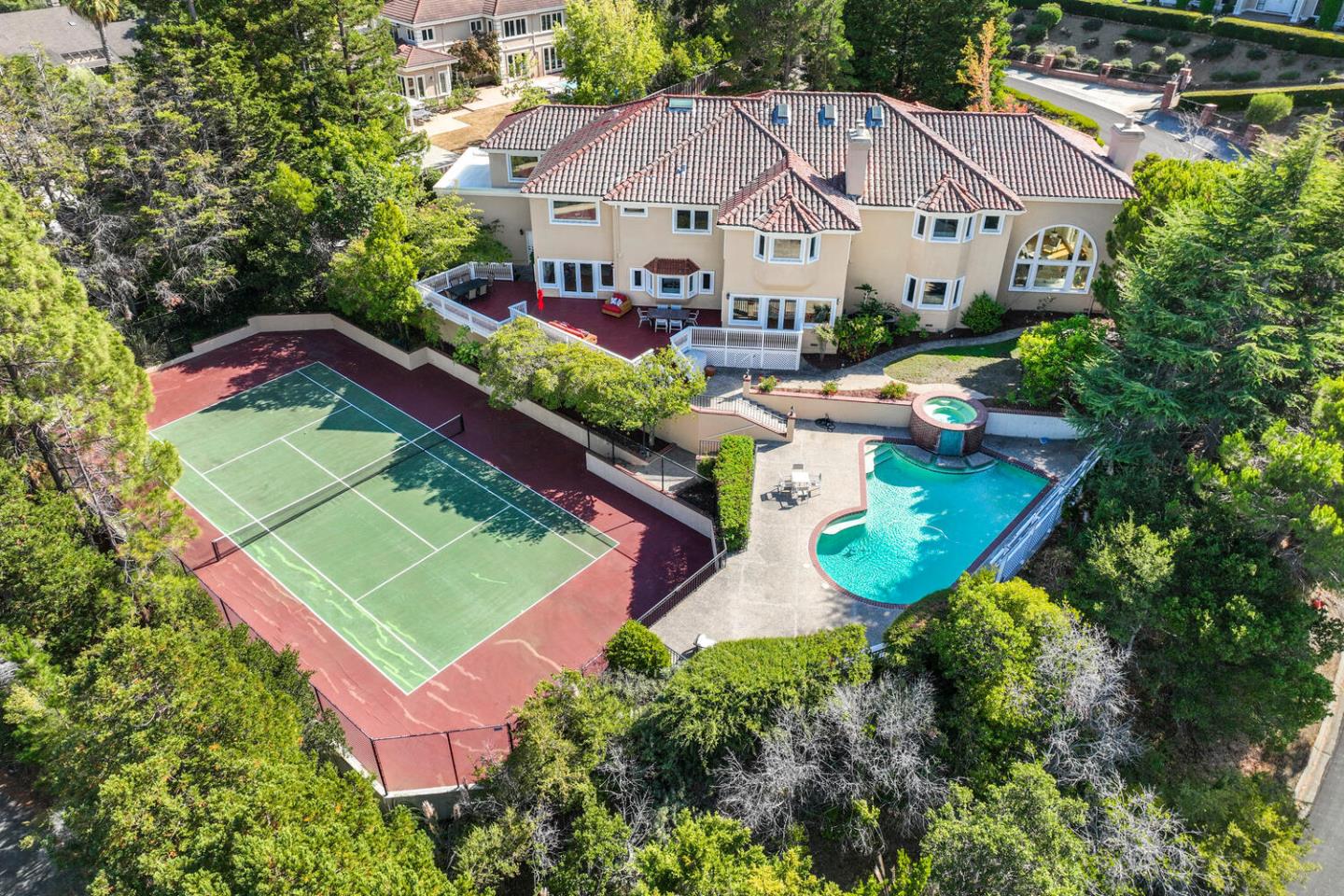 Detail Gallery Image 6 of 81 For 75 Eugenia Way, Hillsborough,  CA 94010 - 5 Beds | 4/1 Baths