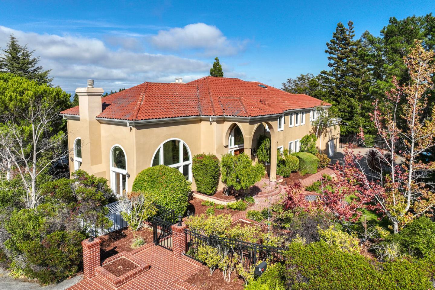 Detail Gallery Image 74 of 81 For 75 Eugenia Way, Hillsborough,  CA 94010 - 5 Beds | 4/1 Baths