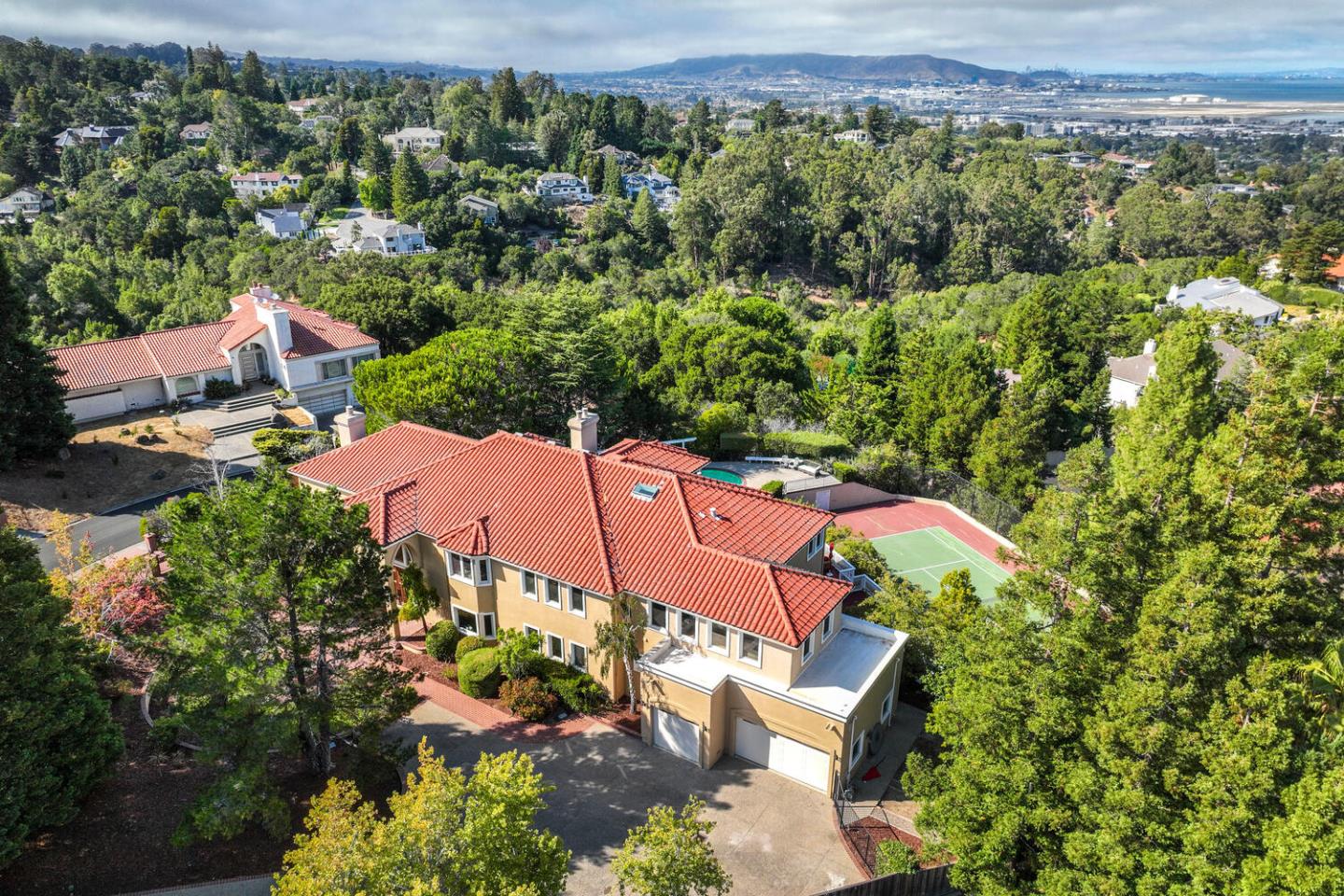 Detail Gallery Image 78 of 81 For 75 Eugenia Way, Hillsborough,  CA 94010 - 5 Beds | 4/1 Baths