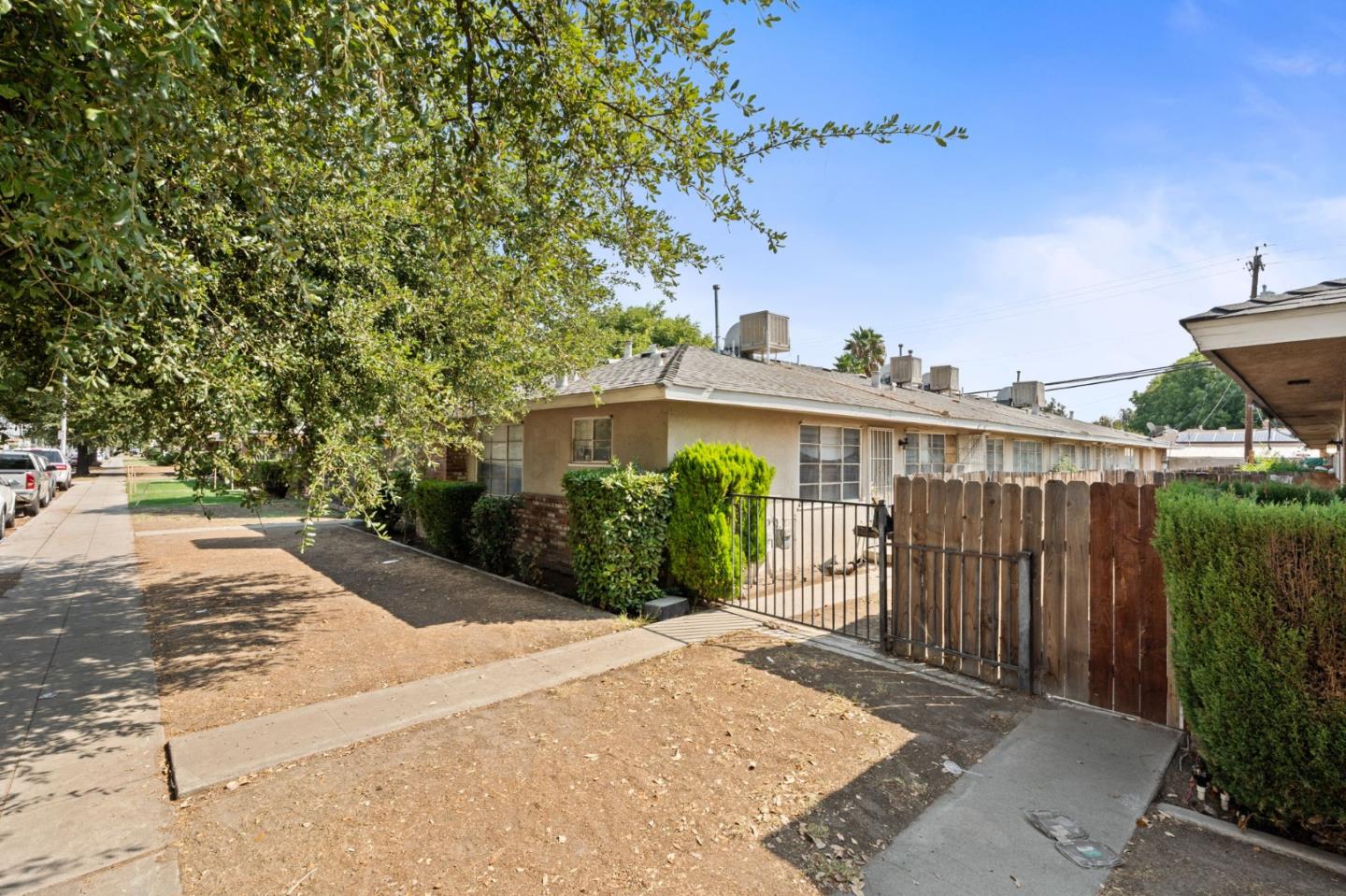 Detail Gallery Image 7 of 10 For 2904 N First St, Fresno,  CA 93703 - – Beds | – Baths