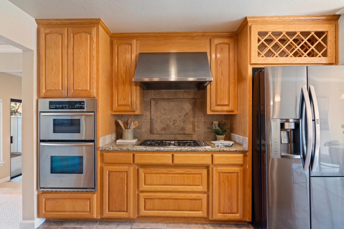 Detail Gallery Image 11 of 41 For 824 Helen Dr, Hollister,  CA 95023 - 2 Beds | 2/1 Baths