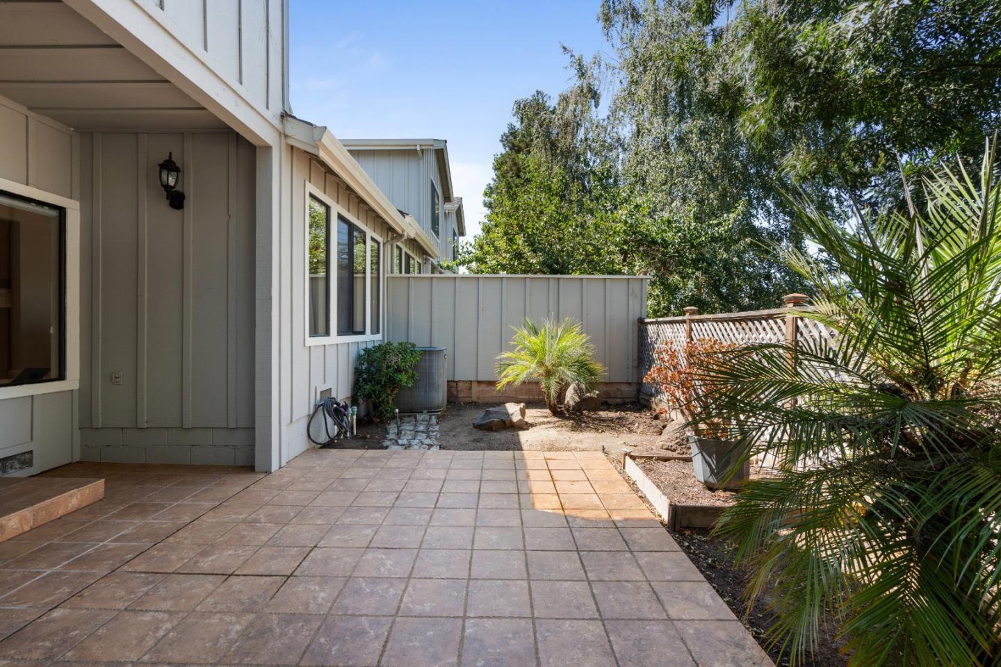 Detail Gallery Image 18 of 41 For 824 Helen Dr, Hollister,  CA 95023 - 2 Beds | 2/1 Baths
