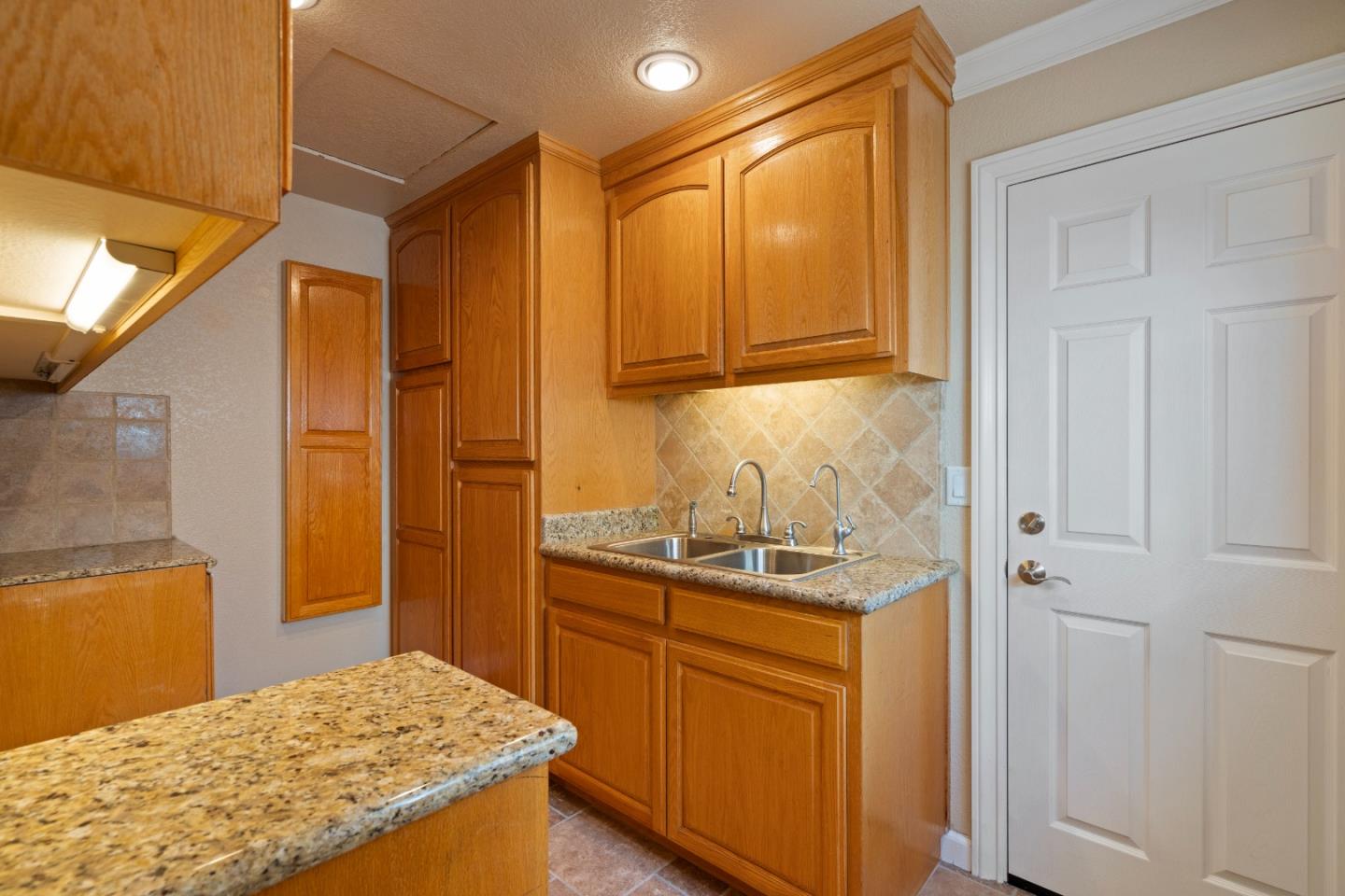 Detail Gallery Image 22 of 41 For 824 Helen Dr, Hollister,  CA 95023 - 2 Beds | 2/1 Baths