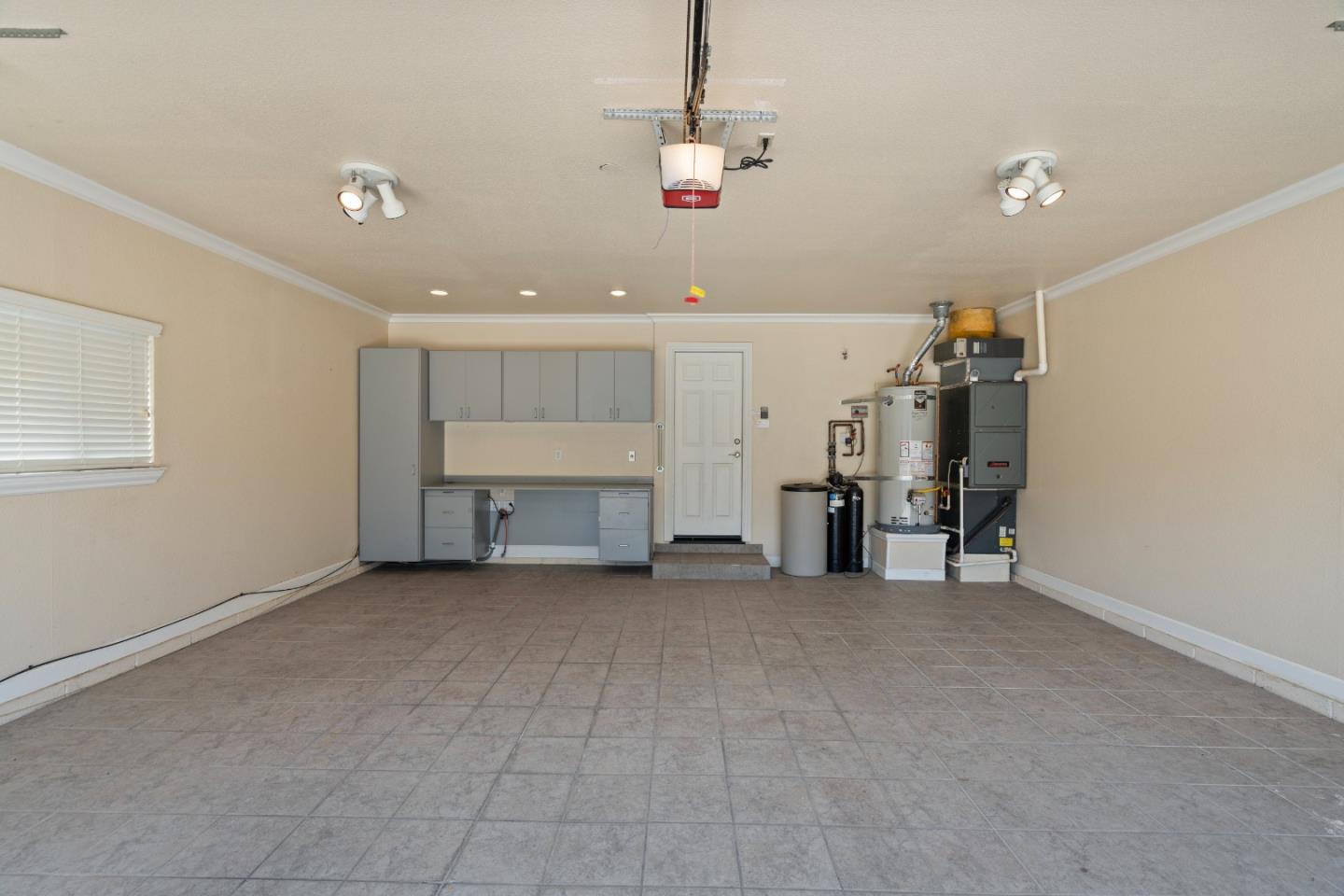 Detail Gallery Image 36 of 41 For 824 Helen Dr, Hollister,  CA 95023 - 2 Beds | 2/1 Baths