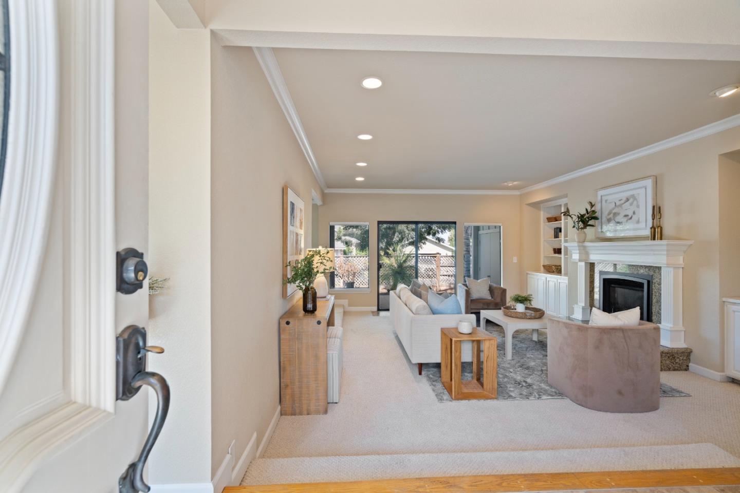 Detail Gallery Image 6 of 41 For 824 Helen Dr, Hollister,  CA 95023 - 2 Beds | 2/1 Baths