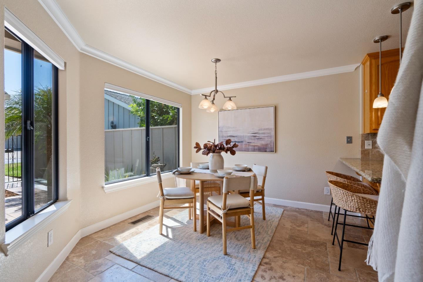 Detail Gallery Image 8 of 41 For 824 Helen Dr, Hollister,  CA 95023 - 2 Beds | 2/1 Baths