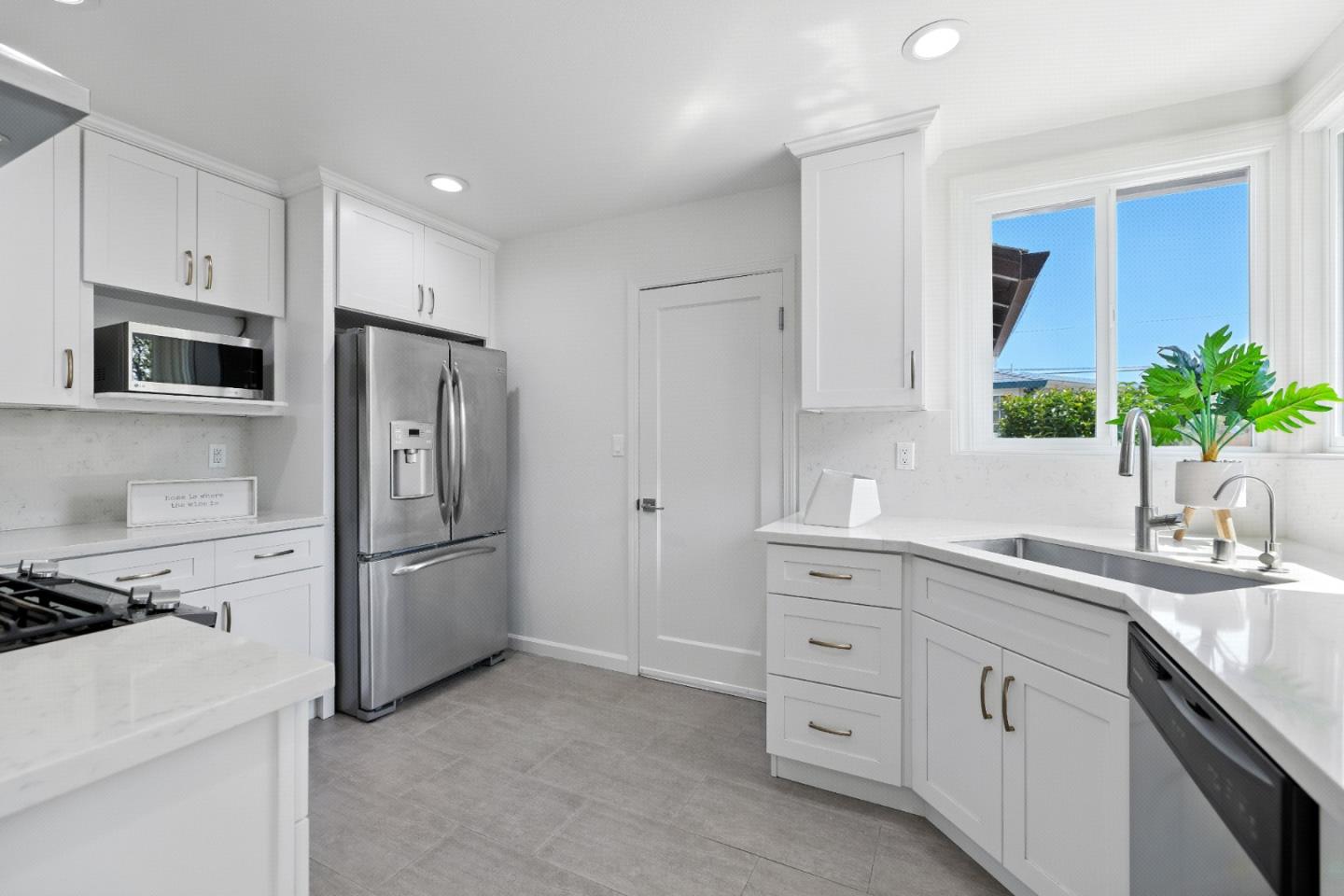 Detail Gallery Image 10 of 45 For 1022 E Santa Inez Ave, San Mateo,  CA 94401 - 2 Beds | 1 Baths