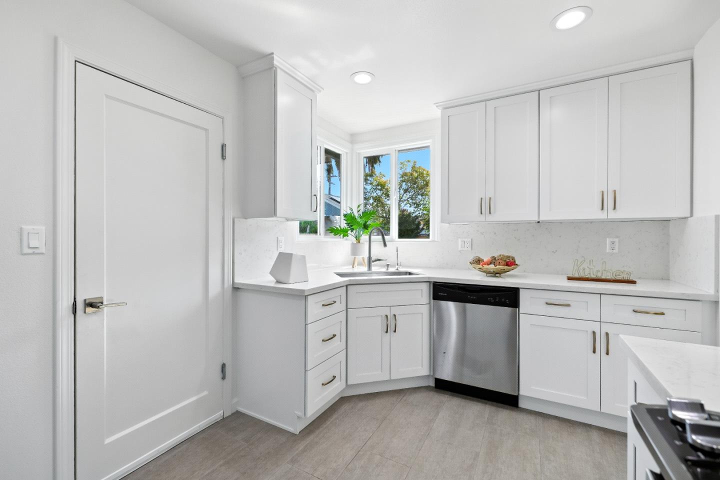 Detail Gallery Image 13 of 45 For 1022 E Santa Inez Ave, San Mateo,  CA 94401 - 2 Beds | 1 Baths