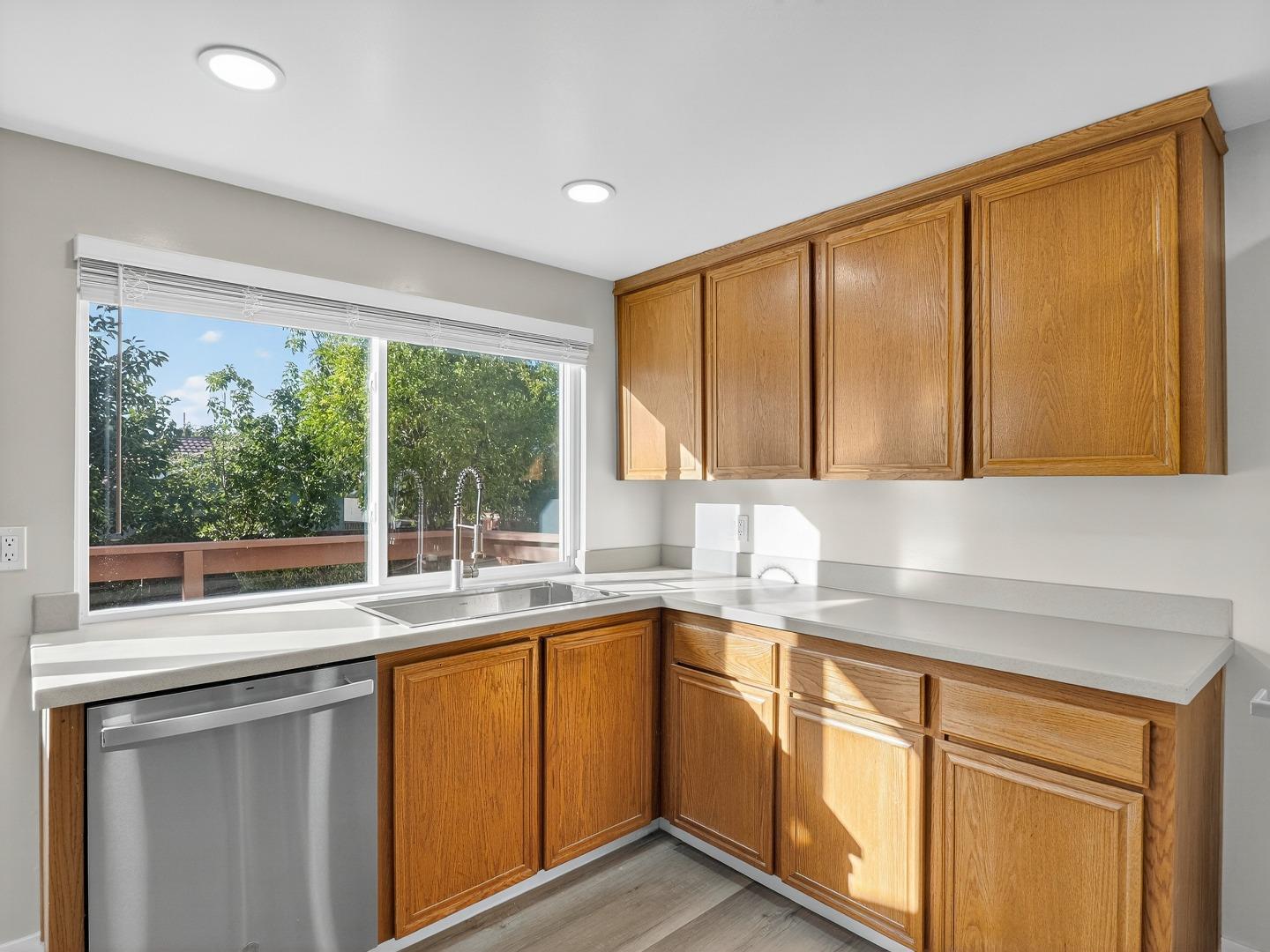 Detail Gallery Image 7 of 59 For 2861 Lausanne Ct, San Jose,  CA 95132 - 4 Beds | 3 Baths