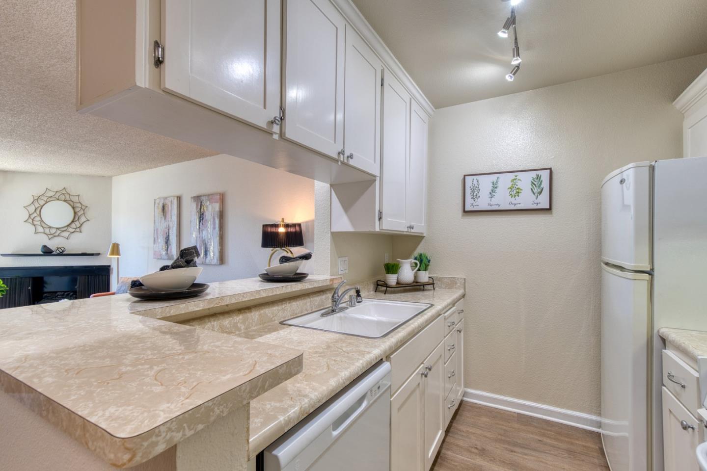 Detail Gallery Image 3 of 29 For 376 Imperial Way #315,  Daly City,  CA 94015 - 1 Beds | 1 Baths