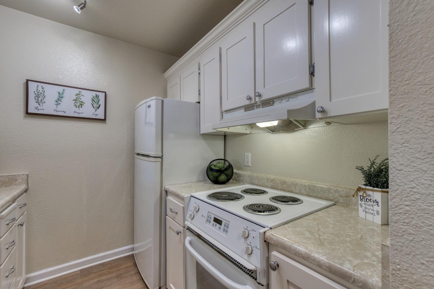 Detail Gallery Image 4 of 29 For 376 Imperial Way #315,  Daly City,  CA 94015 - 1 Beds | 1 Baths