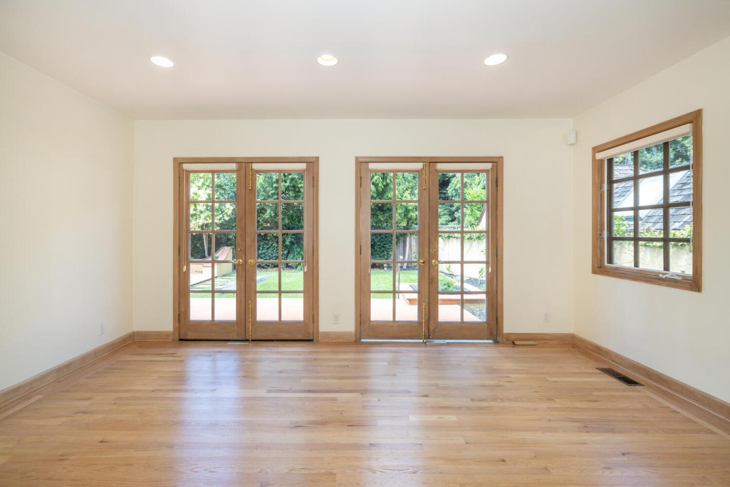 Detail Gallery Image 11 of 33 For 206 El Cerrito, Hillsborough,  CA 94010 - 4 Beds | 3/1 Baths