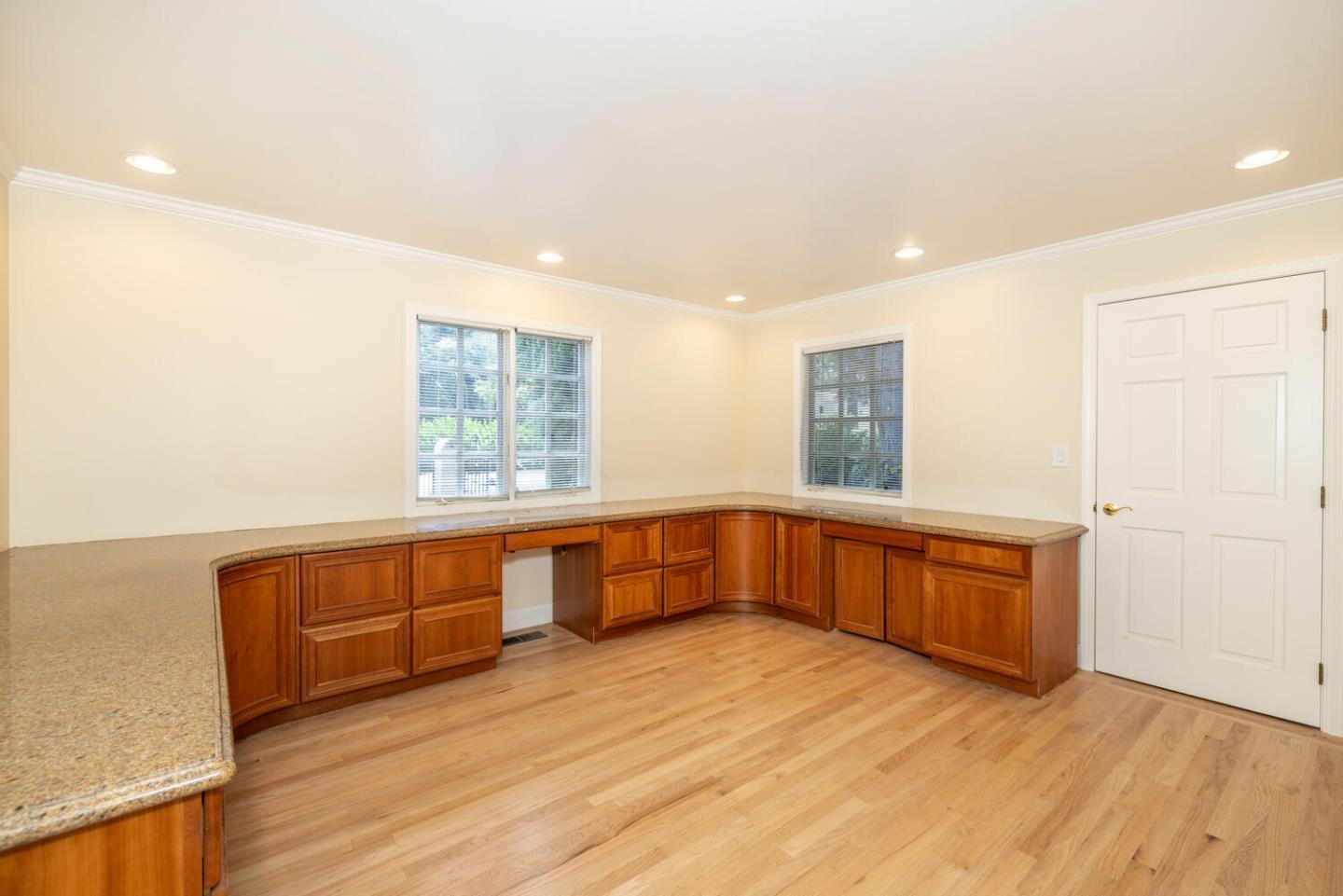 Detail Gallery Image 14 of 33 For 206 El Cerrito, Hillsborough,  CA 94010 - 4 Beds | 3/1 Baths