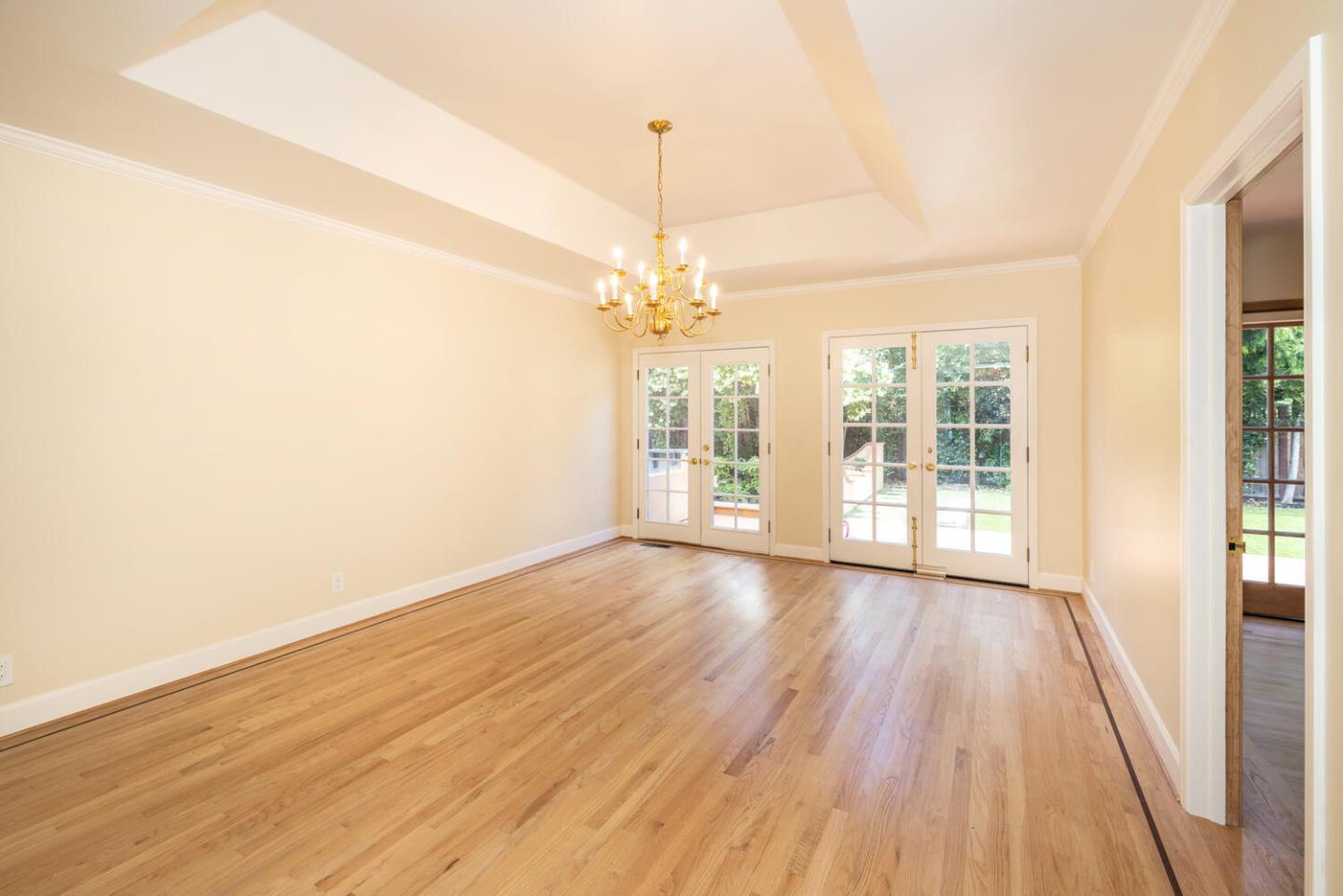 Detail Gallery Image 17 of 33 For 206 El Cerrito, Hillsborough,  CA 94010 - 4 Beds | 3/1 Baths