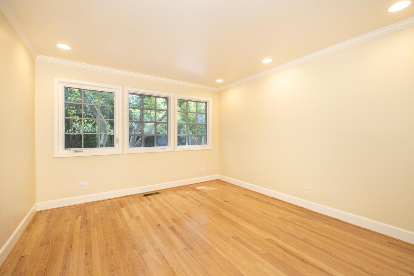 Detail Gallery Image 19 of 33 For 206 El Cerrito, Hillsborough,  CA 94010 - 4 Beds | 3/1 Baths