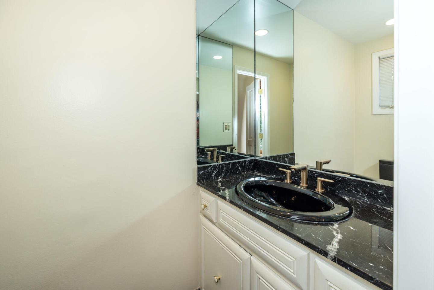 Detail Gallery Image 2 of 33 For 206 El Cerrito, Hillsborough,  CA 94010 - 4 Beds | 3/1 Baths